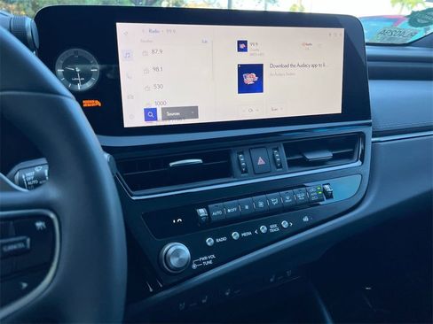 Certified 2023 Lexus ES 300h w/ Premium Package image 15