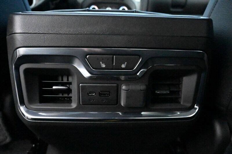Used 2022 GMC Sierra 3500 Denali w/ Denali Ultimate Package AWD/4WD image 36