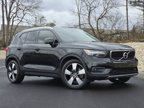 Used 2021 Volvo XC40 T5 Momentum w/ Premium Package image 8