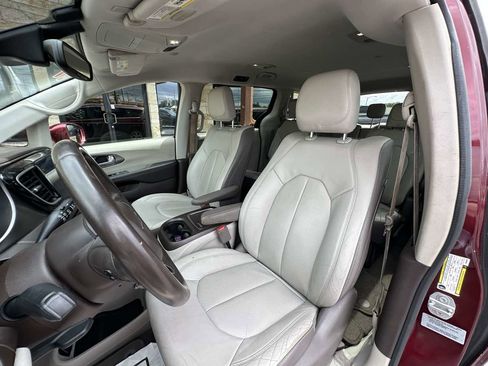 Used 2017 Chrysler Pacifica Touring-L Plus w/ Advanced Safetytec Group FWD image 10