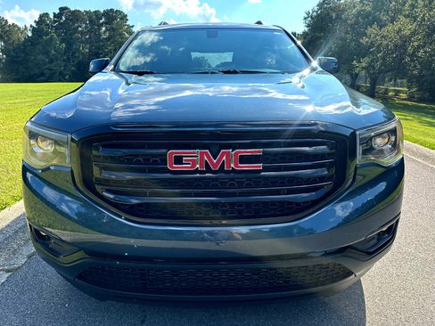 Used 2019 GMC Acadia SLT w/ Black Edition image 2