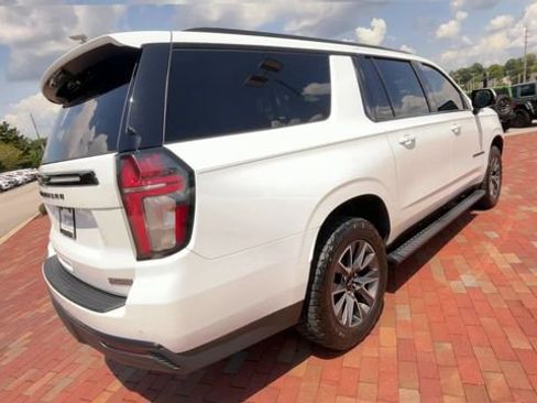 Used 2023 Chevrolet Suburban Z71 w/ Luxury Package AWD/4WD image 9