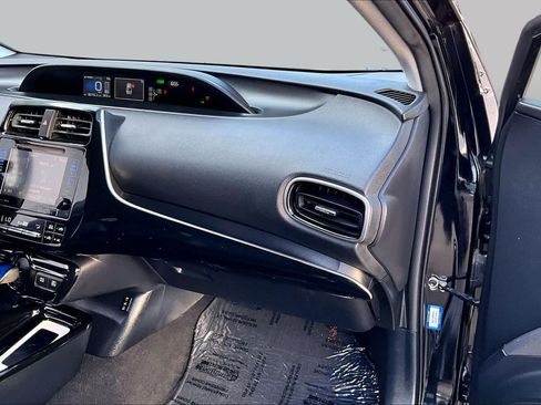 Used 2016 Toyota Prius Four FWD image 18