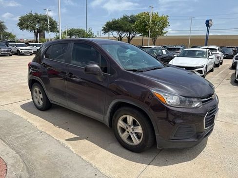 Used 2021 Chevrolet Trax LS w/ Tint and Cruise Package FWD image 4