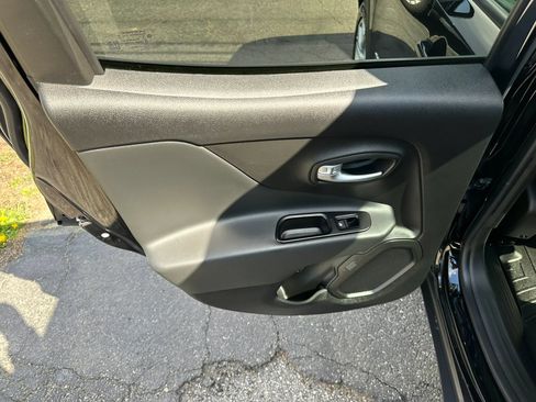 Used 2020 Jeep Renegade Limited w/ UConnect 8.4 Nav Group AWD/4WD image 37
