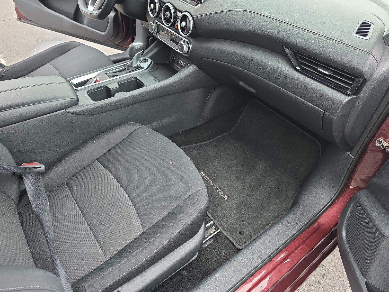 Used 2024 Nissan Sentra SV FWD image 12