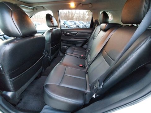 Used 2017 Nissan Rogue SL w/ SL Premium Package image 9