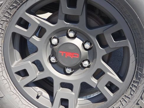 Used 2021 Toyota Tacoma SR AWD/4WD image 16