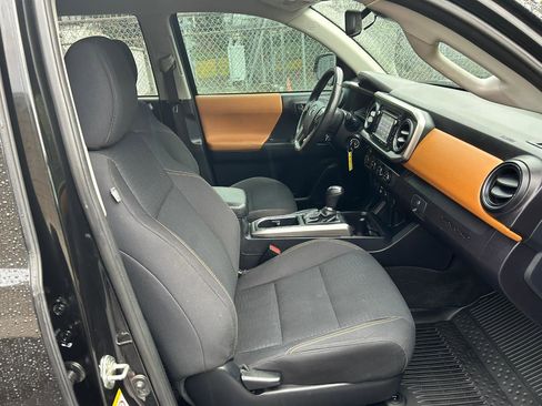 Used 2018 Toyota Tacoma SR5 image 15