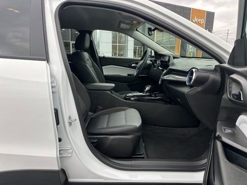 Used 2025 Chevrolet Trax LT image 24
