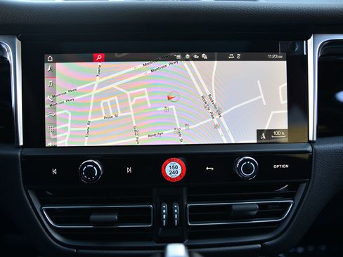 Used 2026 Porsche Macan image 31