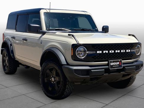 Certified 2025 Ford Bronco Big Bend w/ Black Appearance Package AWD/4WD image 3