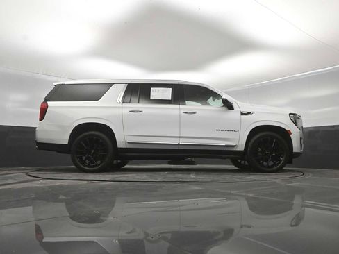 Used 2022 GMC Yukon XL Denali AWD/4WD image 40