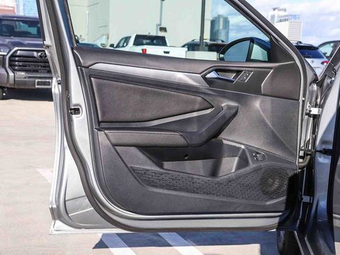 Used 2022 Volkswagen Jetta SE image 19