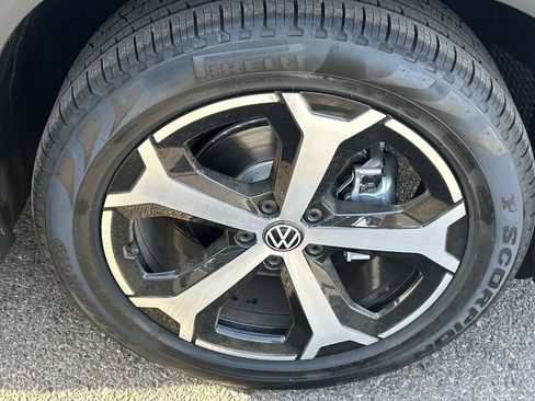 New 2026 Volkswagen Tiguan SE FWD image 6