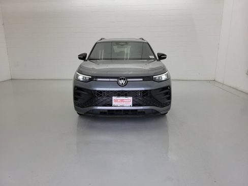 Used 2026 Volkswagen Tiguan SE R-Line FWD image 3