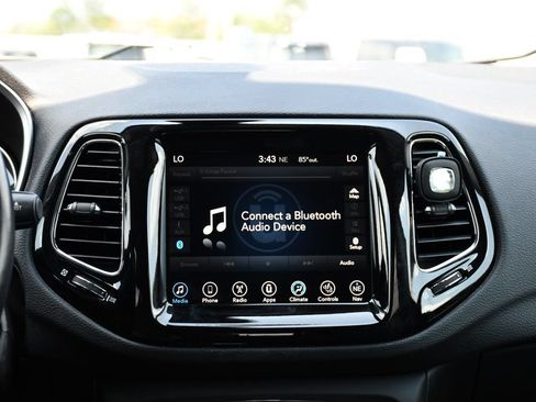 Used 2017 Jeep Compass Limited w/ Navigation Group AWD/4WD image 26