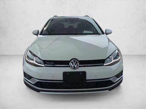 Used 2018 Volkswagen Golf Alltrack SEL image 2