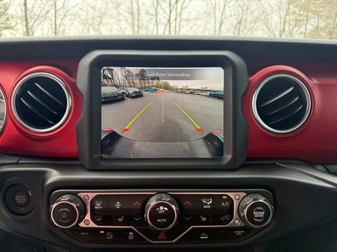 Used 2023 Jeep Gladiator Rubicon w/ Cold Weather Group image 6