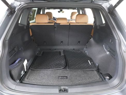 Used 2022 Volkswagen Tiguan SE w/ Panoramic Sunroof Package image 26