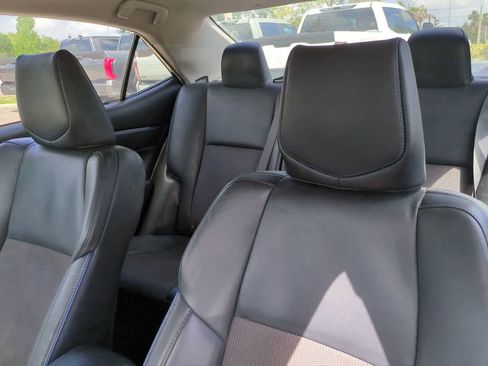 Used 2018 Toyota Corolla SE FWD image 8