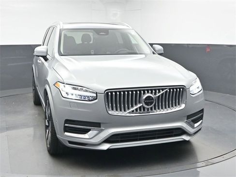 Used 2025 Volvo XC90 T8 Ultra image 2
