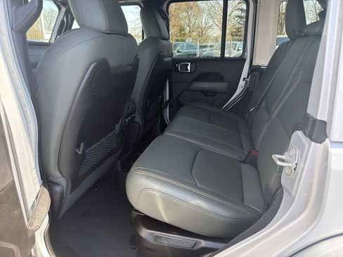 Used 2024 Jeep Wrangler High Altitude AWD/4WD image 13