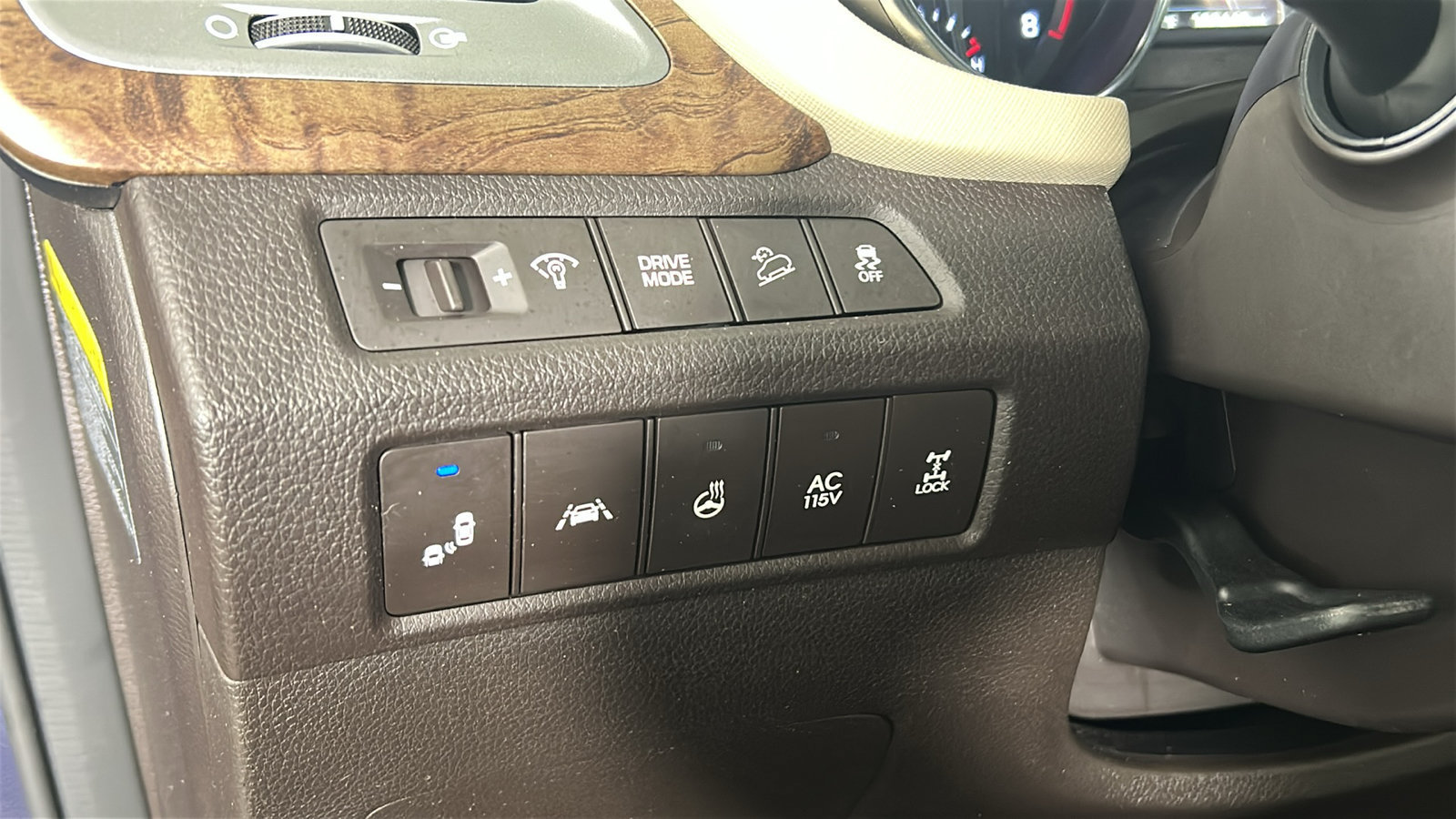 Used 2017 Hyundai Santa Fe Limited AWD/4WD image 24
