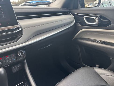 Used 2025 Jeep Compass Limited image 35