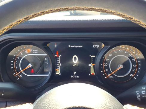 Used 2025 Jeep Wrangler Unlimited Sahara w/ Safety Group AWD/4WD image 6