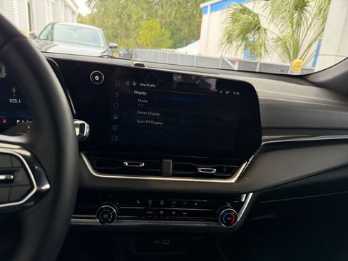 Used 2025 Chevrolet Equinox LT image 18