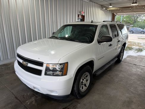 Used 2010 Chevrolet Suburban LS image 1