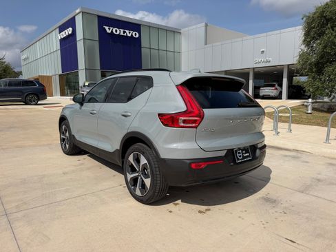 Certified 2026 Volvo XC40 B5 Plus AWD/4WD image 4