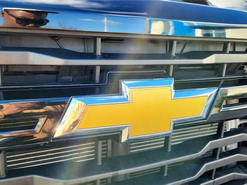 Used 2024 Chevrolet Silverado 2500 Custom w/ Custom Value Package image 12