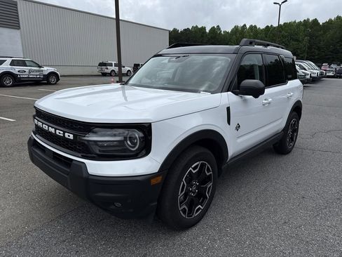 Used 2025 Ford Bronco Sport Outer Banks w/ Outer Banks Tech Package+ AWD/4WD image 3