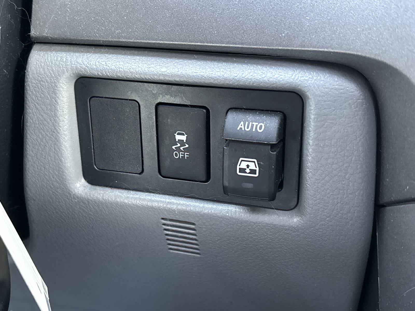 Used 2011 Toyota Sequoia Limited AWD/4WD image 27