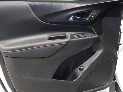 Used 2023 Chevrolet Equinox RS FWD image 16