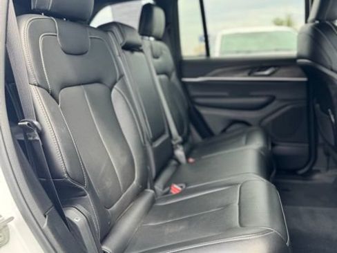 Used 2024 Jeep Grand Cherokee Limited AWD/4WD image 27