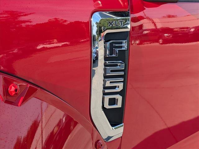 Used 2021 Ford F250 XLT w/ XLT Premium Package AWD/4WD image 17