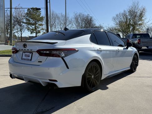 Used 2021 Toyota Camry XSE image 5
