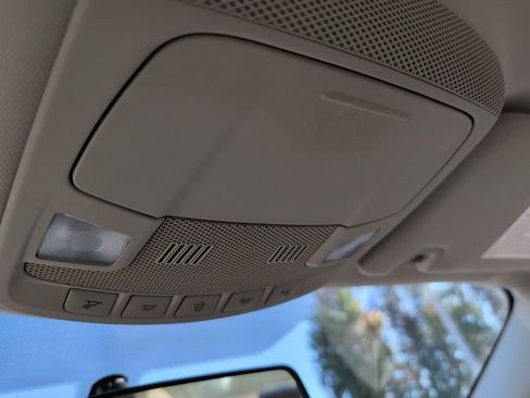 Used 2017 Ford Fusion SE w/ Fusion SE Technology Package image 20