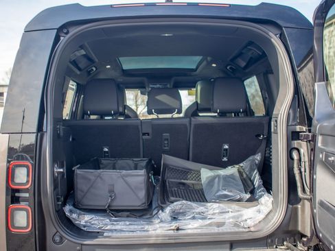 New 2026 Land Rover Defender 110 AWD/4WD image 25