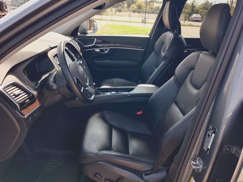 Used 2017 Volvo XC90 T6 Momentum w/ Vision Package AWD/4WD image 8