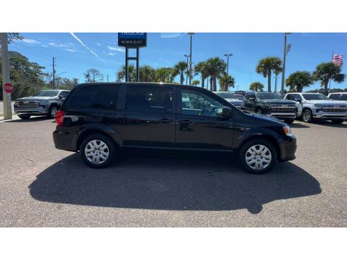 Used 2019 Dodge Grand Caravan SE image 9