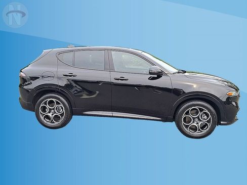 Used 2025 Alfa Romeo Tonale AWD/4WD image 9