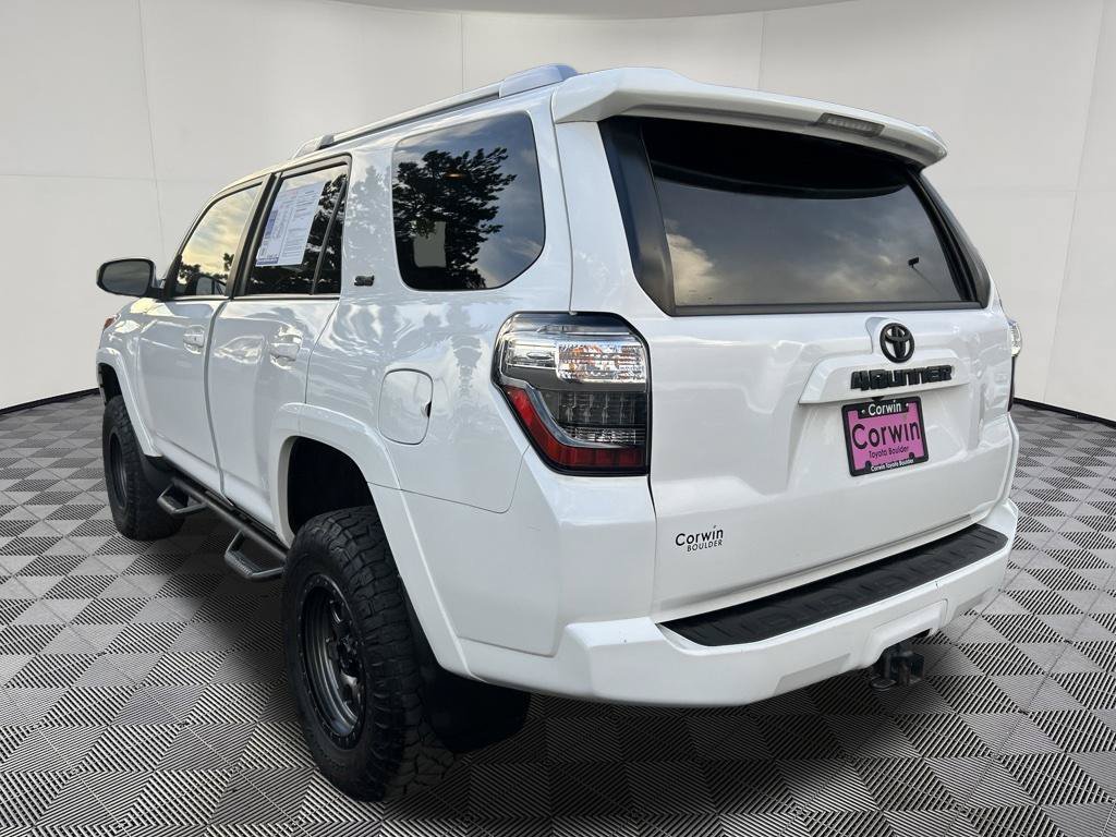 Used 2016 Toyota 4Runner SR5 AWD/4WD image 5