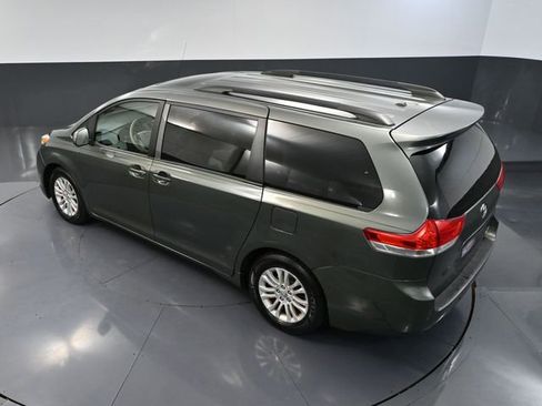 Used 2014 Toyota Sienna XLE image 53