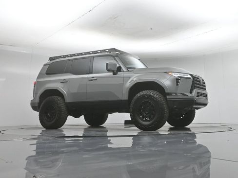 Used 2025 Lexus GX 550 AWD/4WD image 2