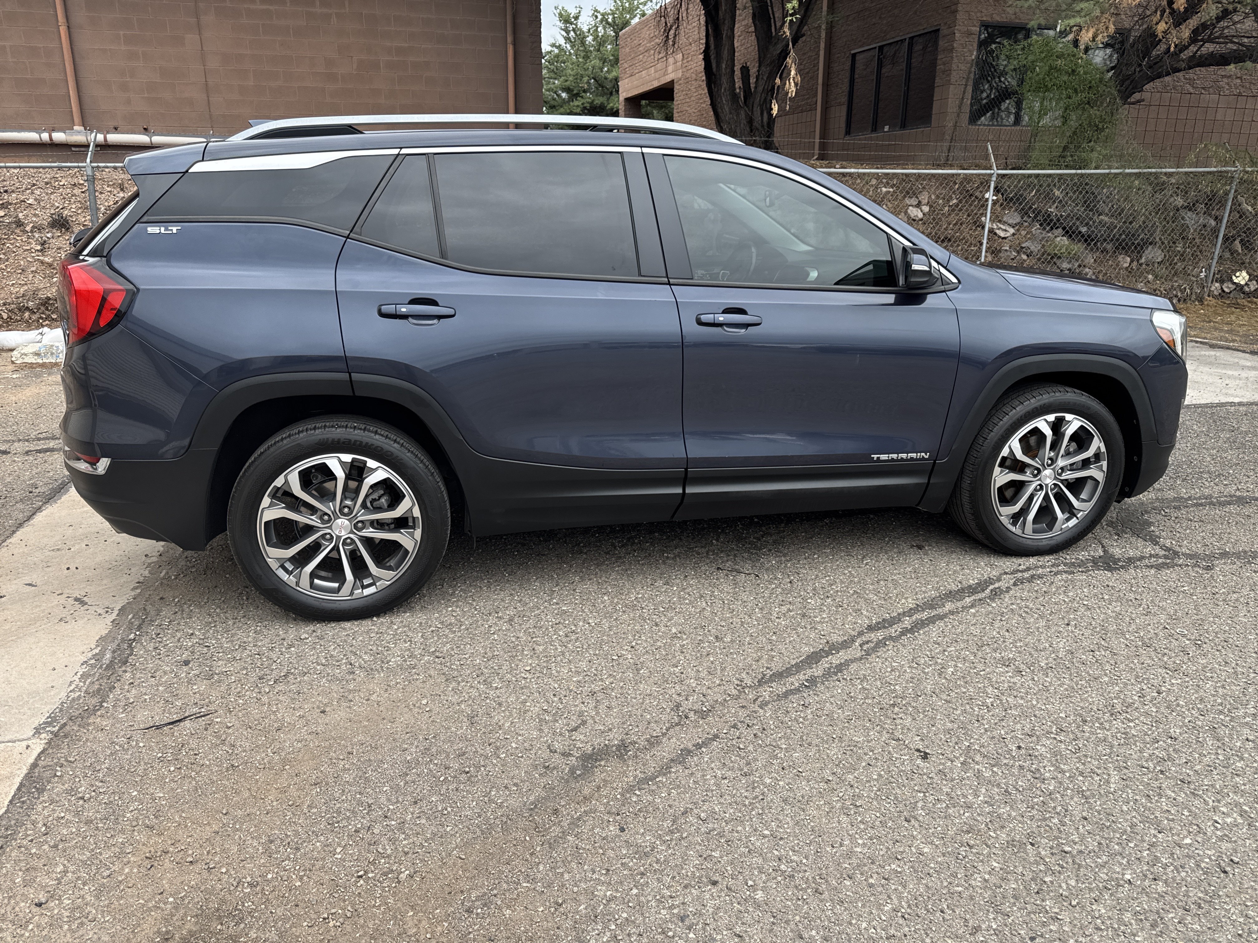 Used 2019 GMC Terrain SLT w/ Preferred Package AWD/4WD image 9