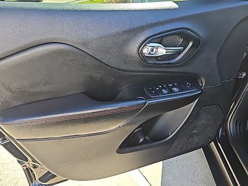 Used 2019 Jeep Cherokee Trailhawk w/ Comfort/Convenience Group image 15